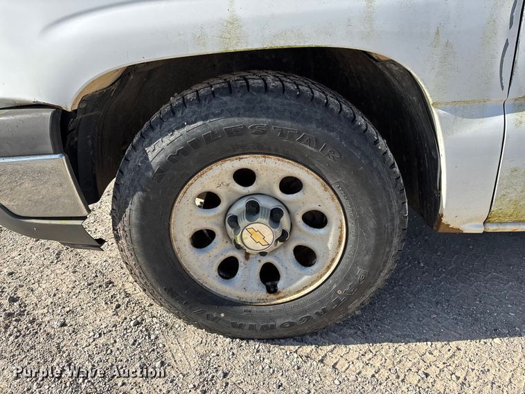 image for item FG0186 2005 Chevrolet Silverado 1500 pickup truck