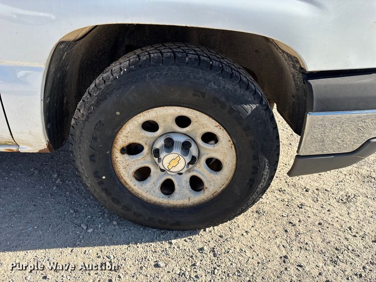 image for item FG0186 2005 Chevrolet Silverado 1500 pickup truck