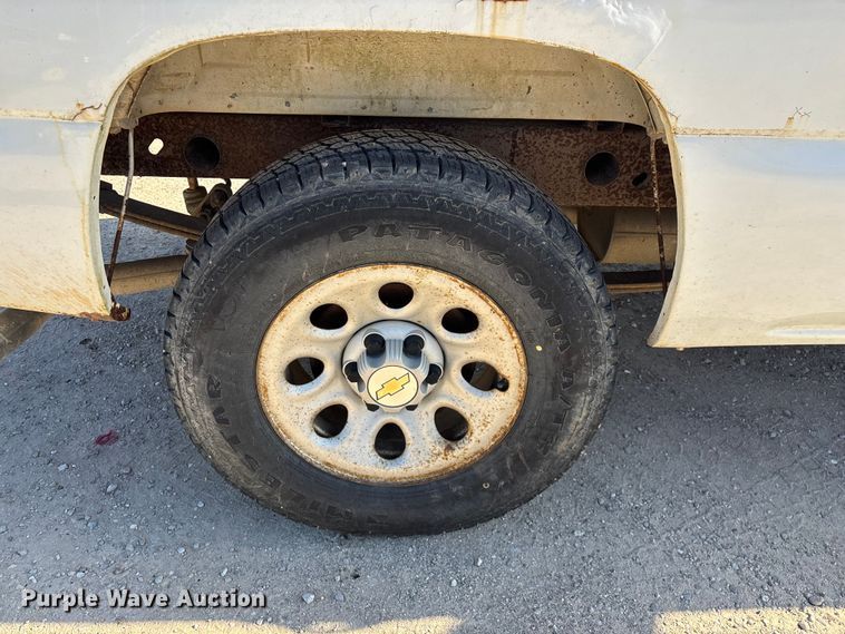 image for item FG0186 2005 Chevrolet Silverado 1500 pickup truck