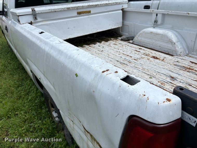 image for item FG0186 2005 Chevrolet Silverado 1500 pickup truck