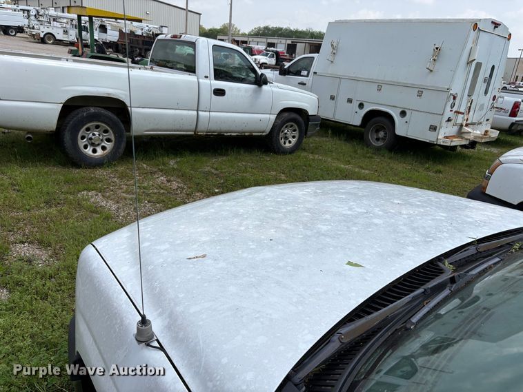 image for item FG0186 2005 Chevrolet Silverado 1500 pickup truck