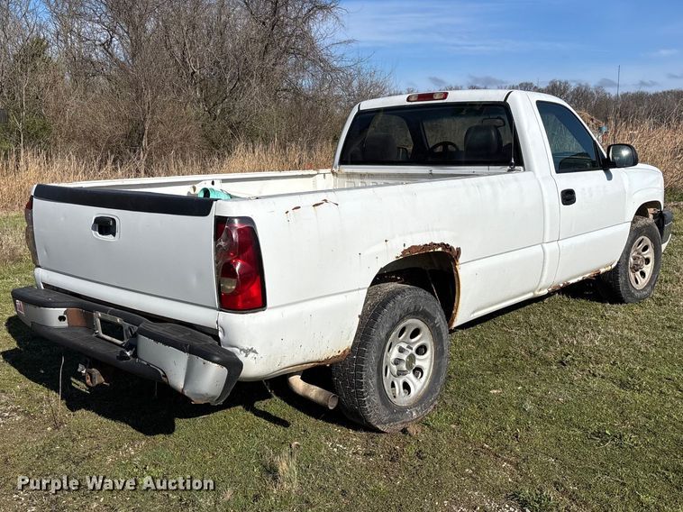 image for item FG0187 2005 Chevrolet Silverado 1500 pickup truck