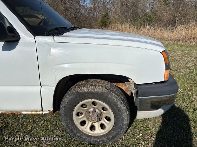 image for item FG0187 2005 Chevrolet Silverado 1500 pickup truck