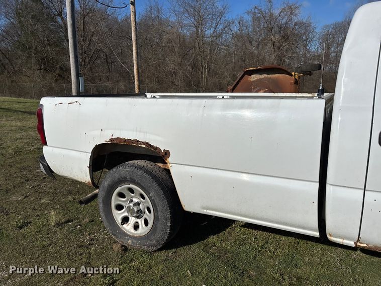 image for item FG0187 2005 Chevrolet Silverado 1500 pickup truck