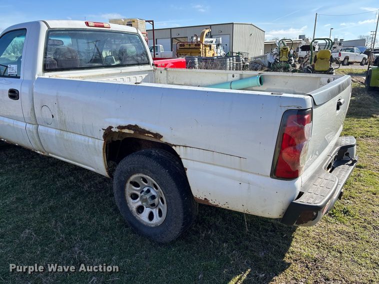 image for item FG0187 2005 Chevrolet Silverado 1500 pickup truck