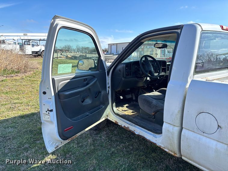 image for item FG0187 2005 Chevrolet Silverado 1500 pickup truck