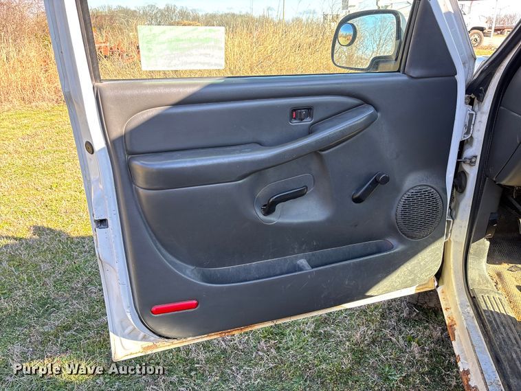 image for item FG0187 2005 Chevrolet Silverado 1500 pickup truck