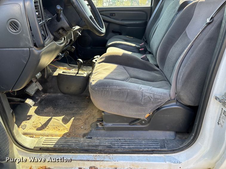 image for item FG0187 2005 Chevrolet Silverado 1500 pickup truck