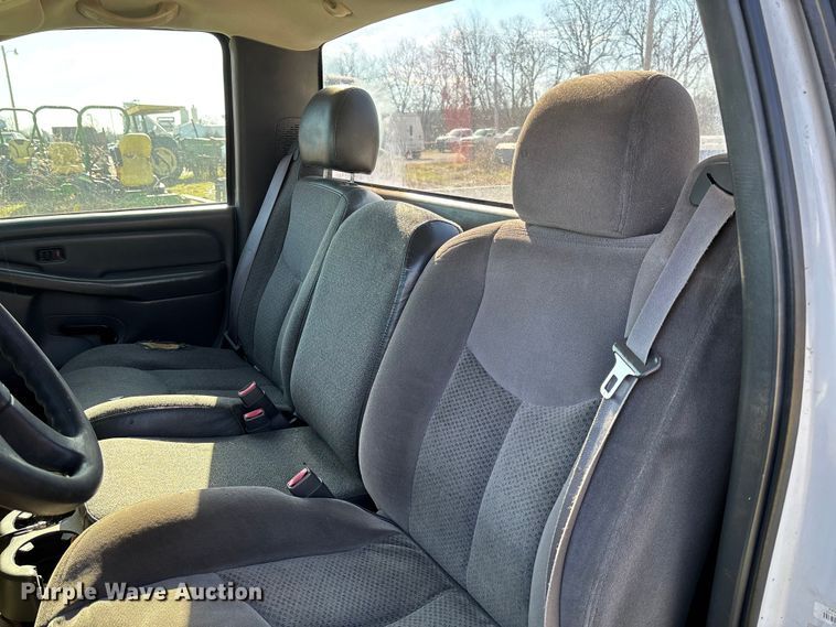 image for item FG0187 2005 Chevrolet Silverado 1500 pickup truck