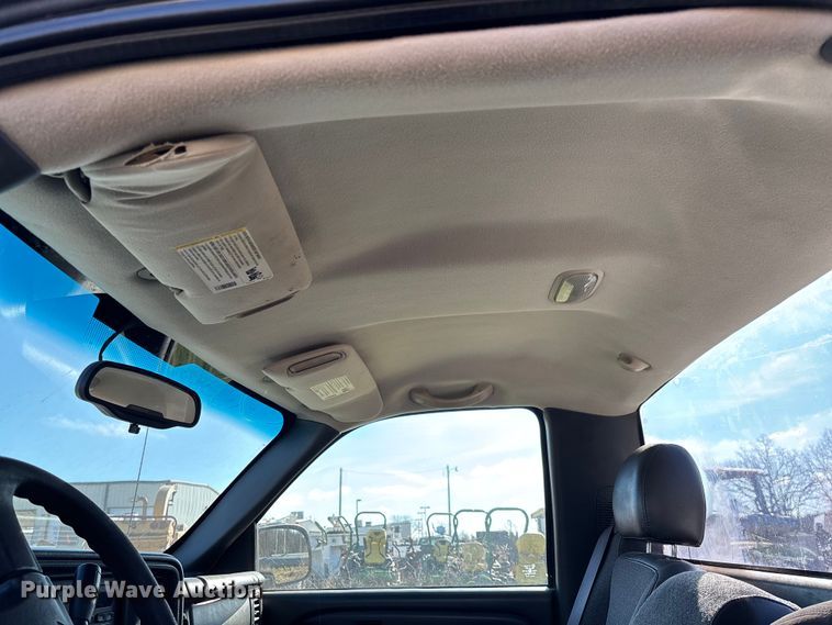 image for item FG0187 2005 Chevrolet Silverado 1500 pickup truck