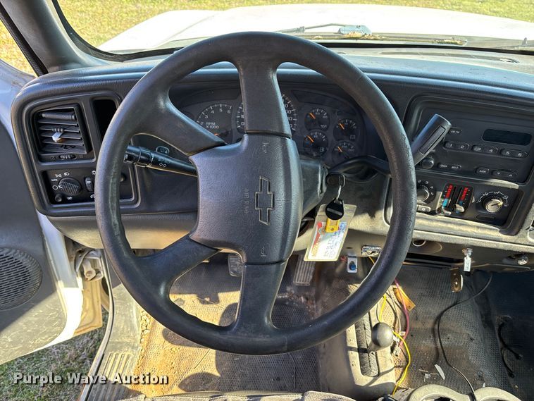 image for item FG0187 2005 Chevrolet Silverado 1500 pickup truck