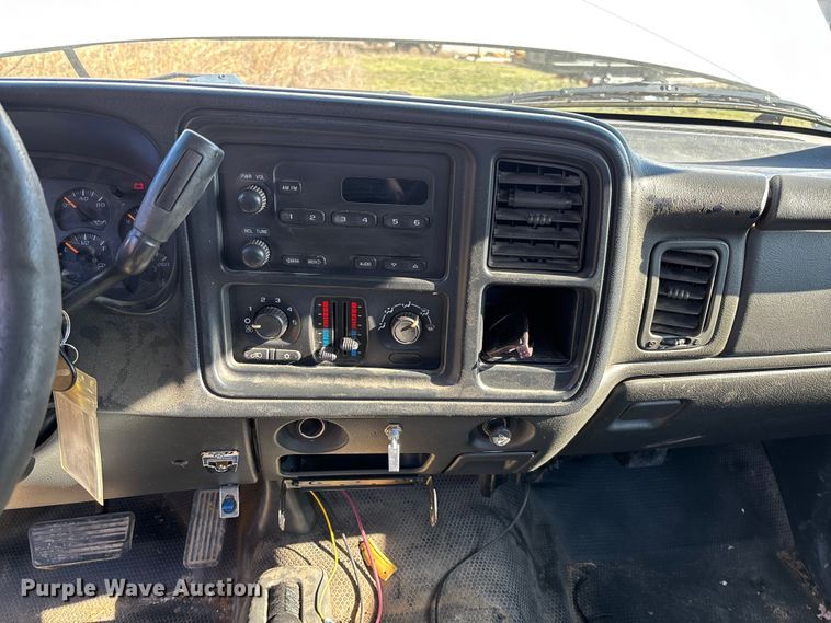 image for item FG0187 2005 Chevrolet Silverado 1500 pickup truck