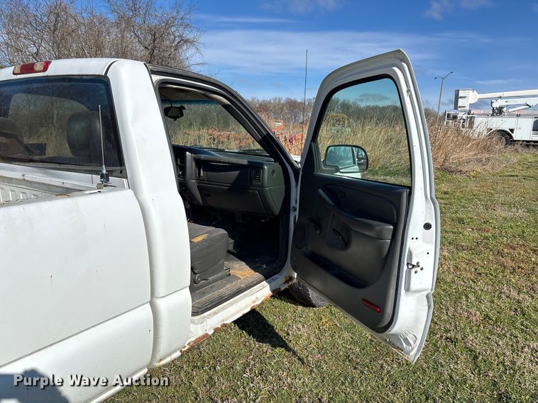 image for item FG0187 2005 Chevrolet Silverado 1500 pickup truck