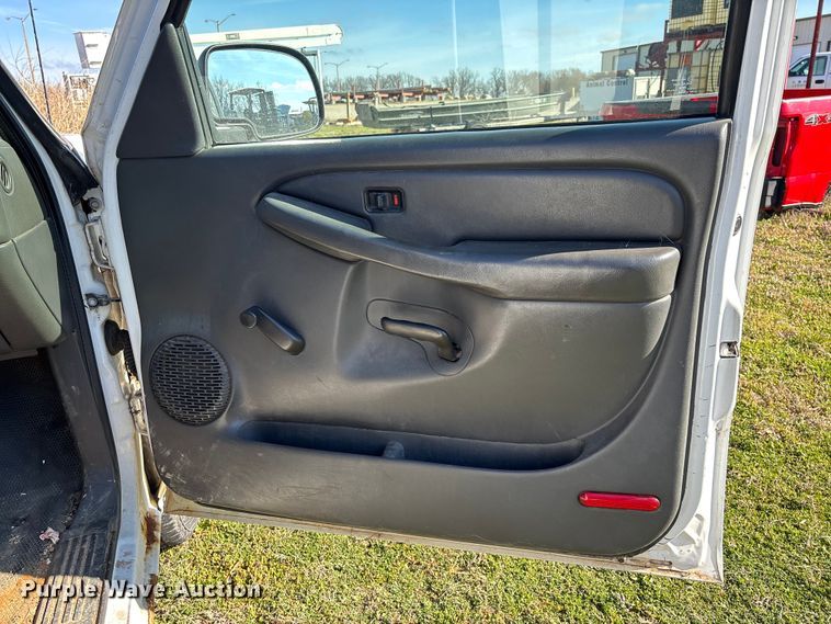 image for item FG0187 2005 Chevrolet Silverado 1500 pickup truck