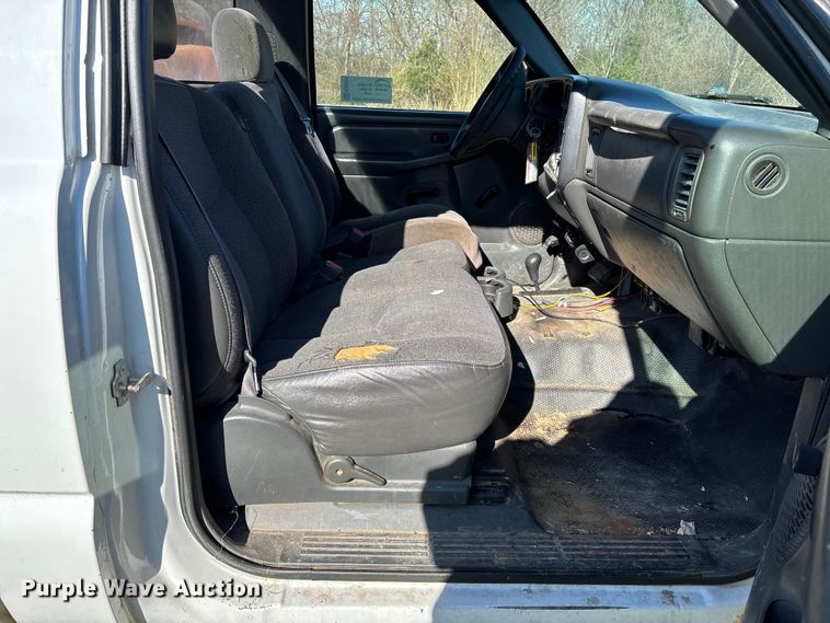 image for item FG0187 2005 Chevrolet Silverado 1500 pickup truck