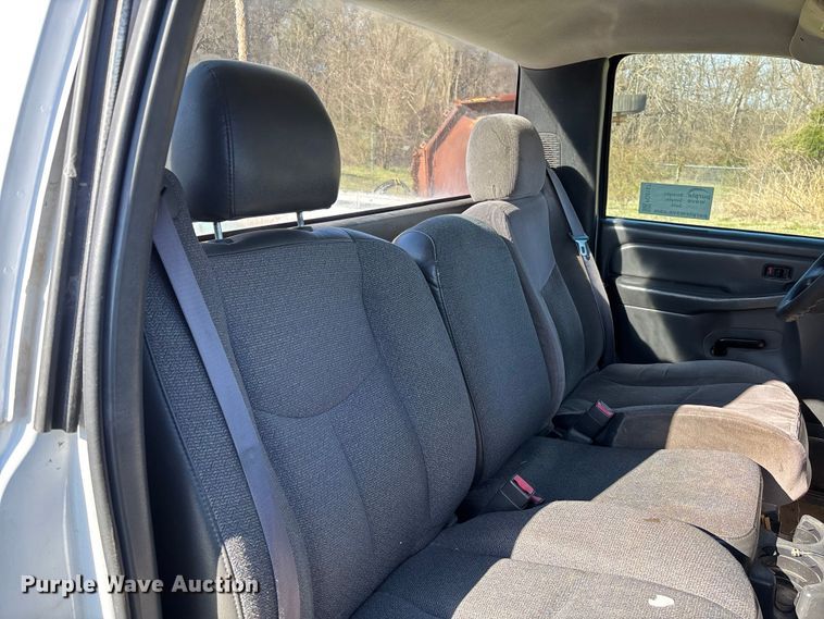 image for item FG0187 2005 Chevrolet Silverado 1500 pickup truck