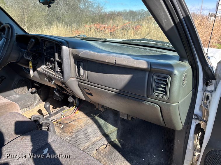 image for item FG0187 2005 Chevrolet Silverado 1500 pickup truck