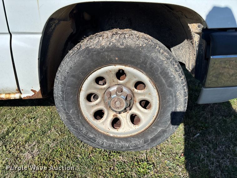 image for item FG0187 2005 Chevrolet Silverado 1500 pickup truck