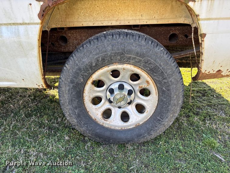 image for item FG0187 2005 Chevrolet Silverado 1500 pickup truck