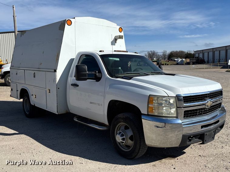 image for item FG0189 2008 Chevrolet Silverado 2500 utility bed pickup truck