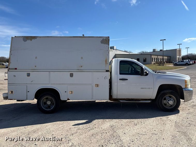 image for item FG0189 2008 Chevrolet Silverado 2500 utility bed pickup truck
