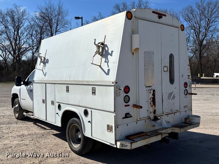 image for item FG0189 2008 Chevrolet Silverado 2500 utility bed pickup truck