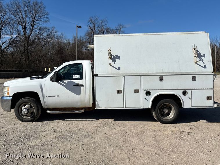 image for item FG0189 2008 Chevrolet Silverado 2500 utility bed pickup truck