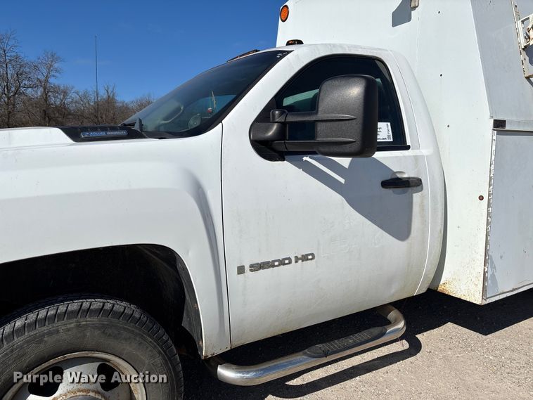 image for item FG0189 2008 Chevrolet Silverado 2500 utility bed pickup truck