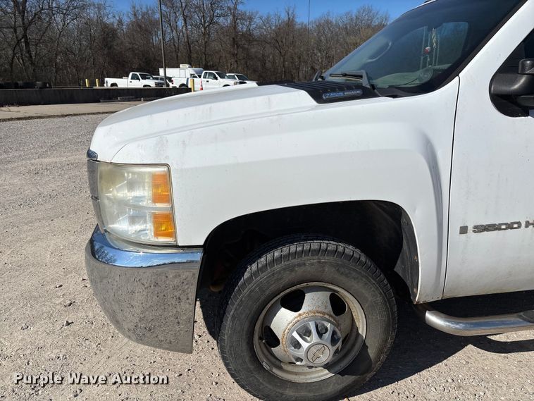 image for item FG0189 2008 Chevrolet Silverado 2500 utility bed pickup truck