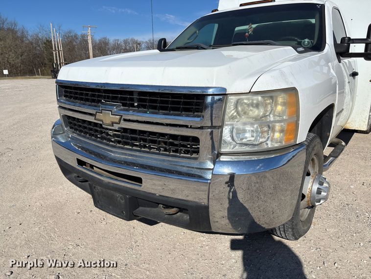 image for item FG0189 2008 Chevrolet Silverado 2500 utility bed pickup truck