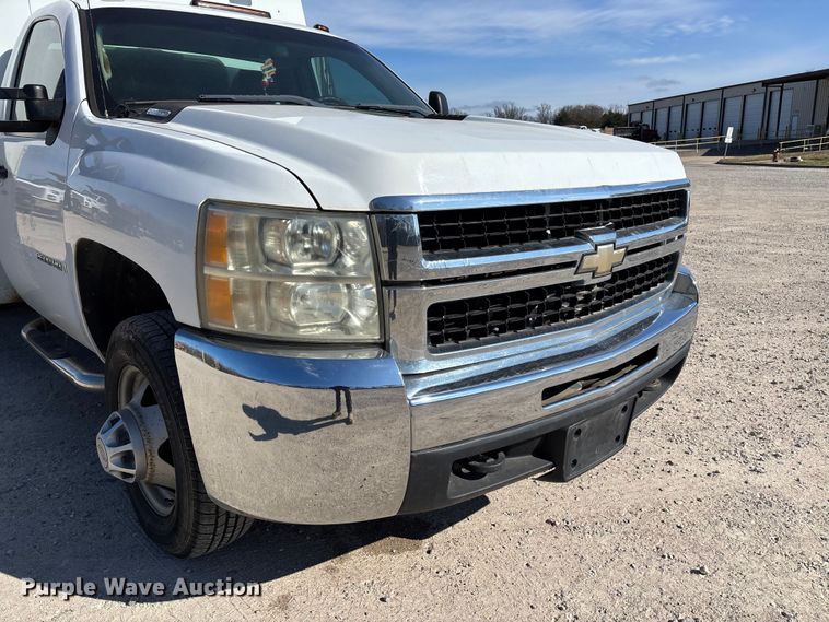 image for item FG0189 2008 Chevrolet Silverado 2500 utility bed pickup truck