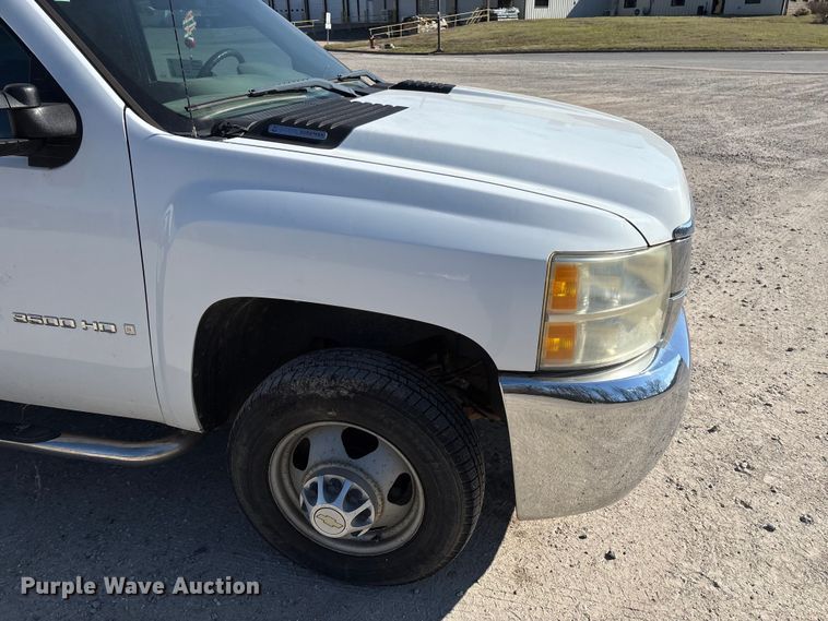 image for item FG0189 2008 Chevrolet Silverado 2500 utility bed pickup truck