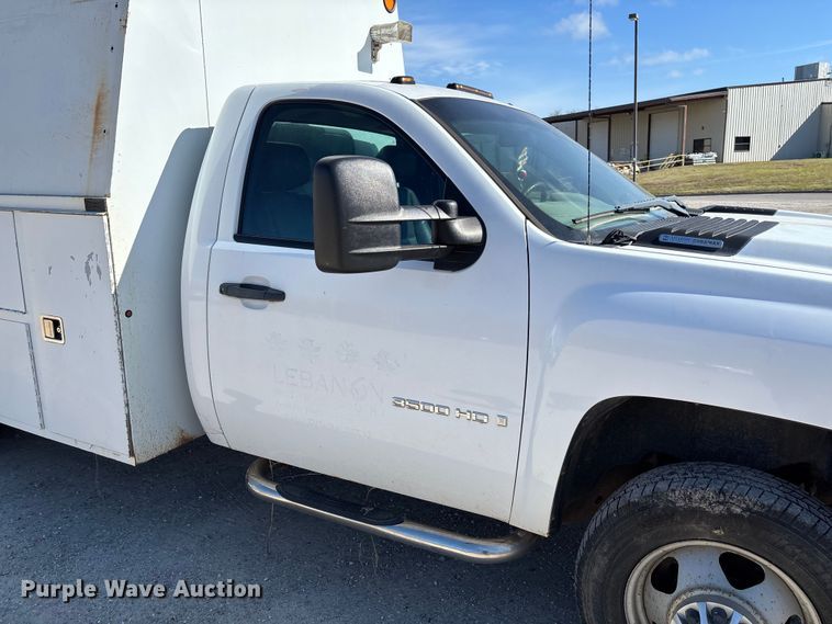 image for item FG0189 2008 Chevrolet Silverado 2500 utility bed pickup truck