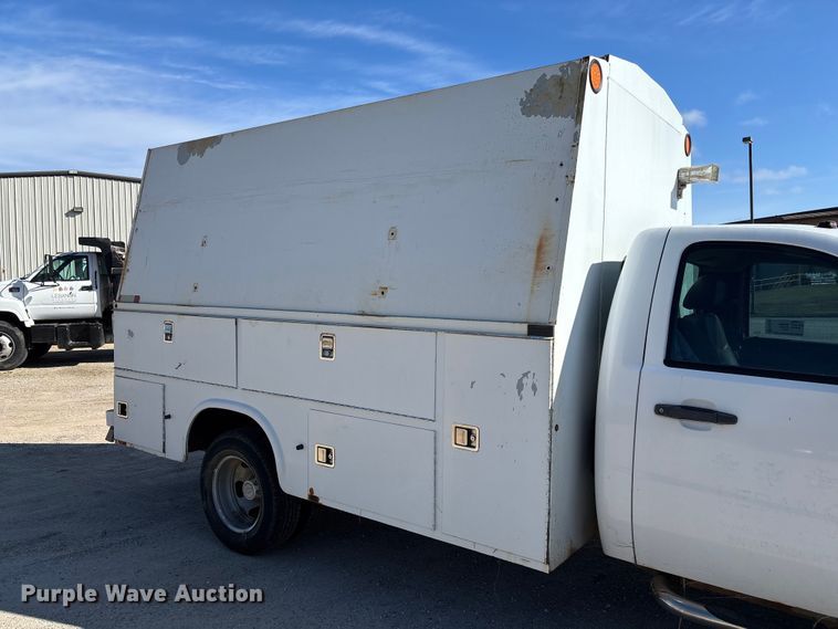 image for item FG0189 2008 Chevrolet Silverado 2500 utility bed pickup truck