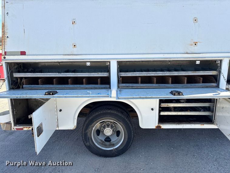 image for item FG0189 2008 Chevrolet Silverado 2500 utility bed pickup truck