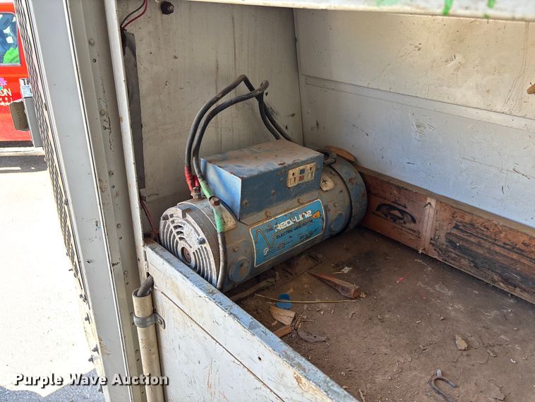 image for item FG0189 2008 Chevrolet Silverado 2500 utility bed pickup truck