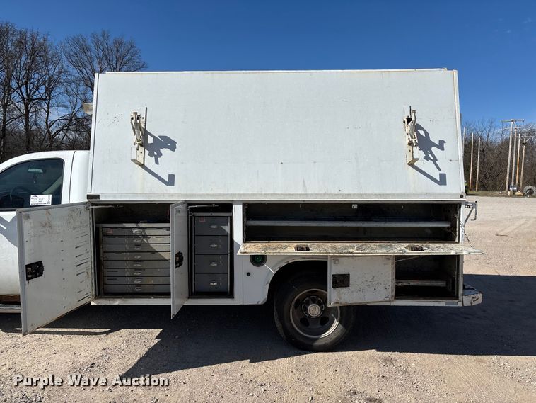 image for item FG0189 2008 Chevrolet Silverado 2500 utility bed pickup truck