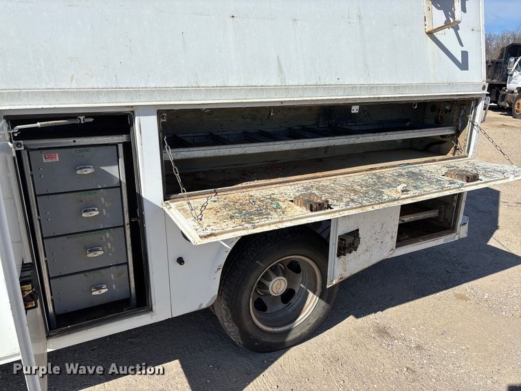 image for item FG0189 2008 Chevrolet Silverado 2500 utility bed pickup truck