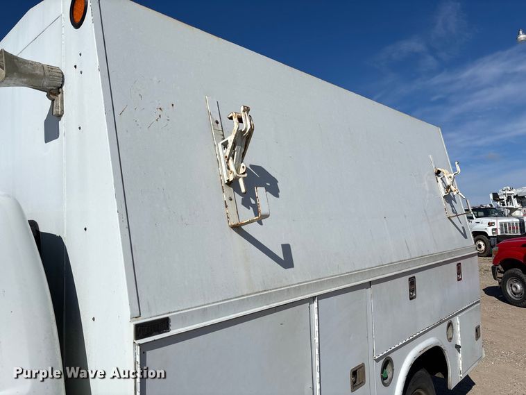 image for item FG0189 2008 Chevrolet Silverado 2500 utility bed pickup truck