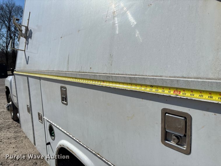 image for item FG0189 2008 Chevrolet Silverado 2500 utility bed pickup truck