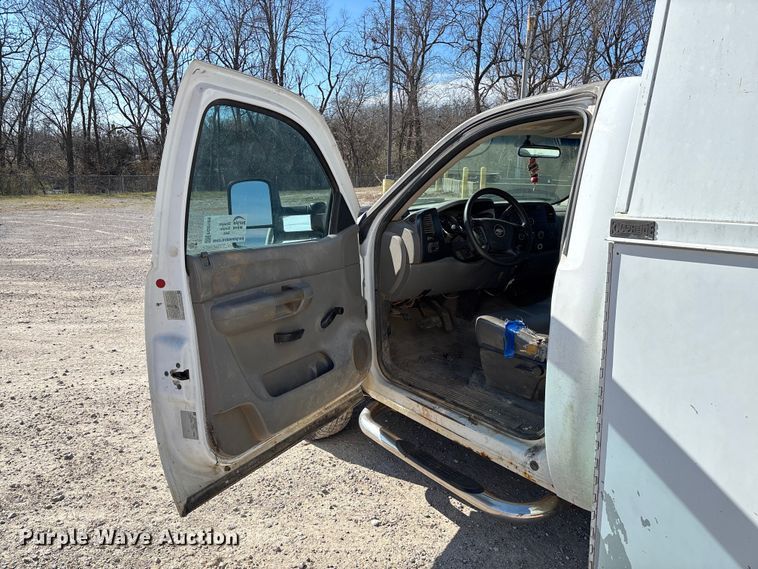 image for item FG0189 2008 Chevrolet Silverado 2500 utility bed pickup truck