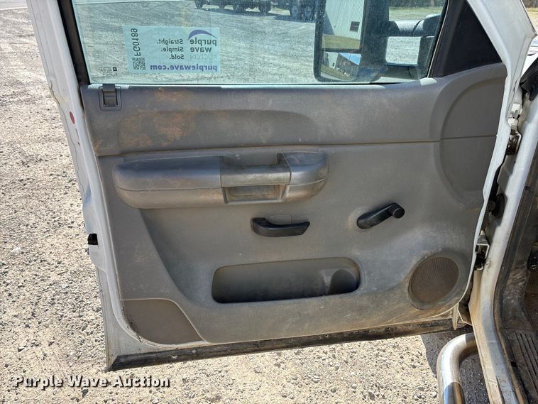 image for item FG0189 2008 Chevrolet Silverado 2500 utility bed pickup truck