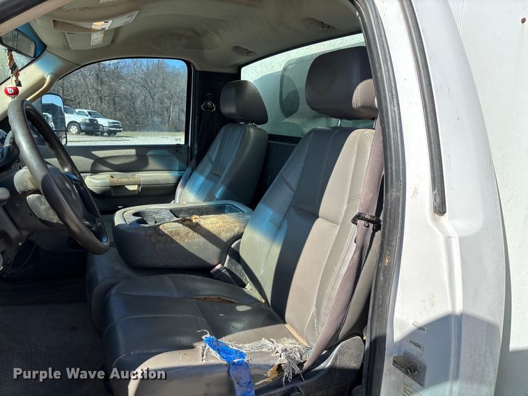 image for item FG0189 2008 Chevrolet Silverado 2500 utility bed pickup truck