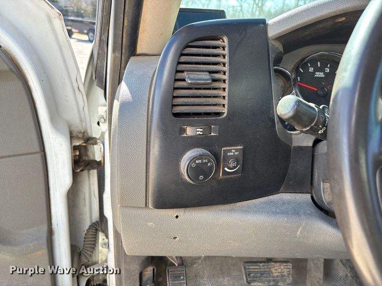 image for item FG0189 2008 Chevrolet Silverado 2500 utility bed pickup truck