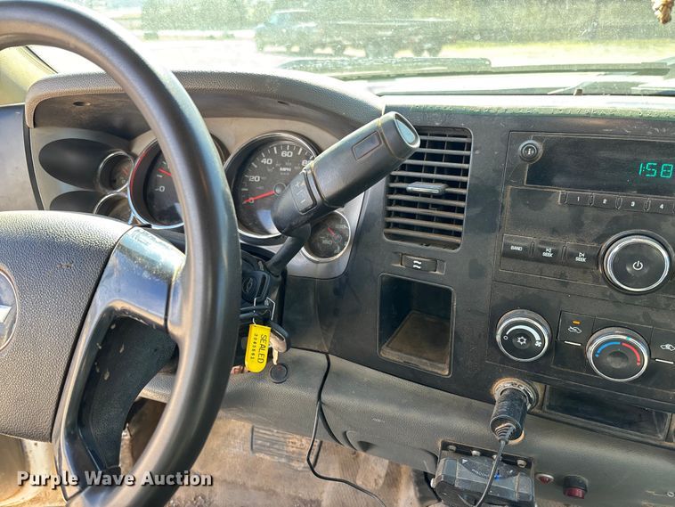 image for item FG0189 2008 Chevrolet Silverado 2500 utility bed pickup truck