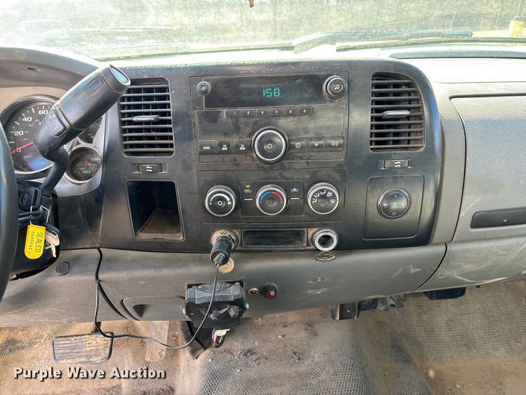 image for item FG0189 2008 Chevrolet Silverado 2500 utility bed pickup truck