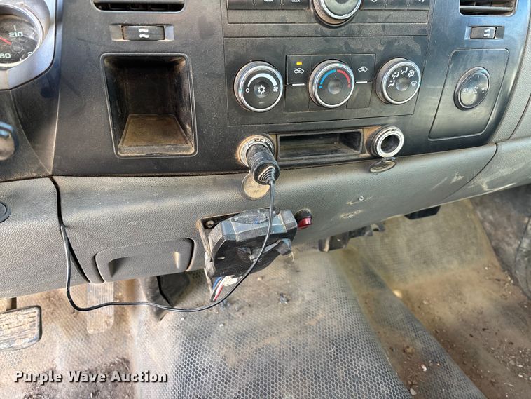 image for item FG0189 2008 Chevrolet Silverado 2500 utility bed pickup truck