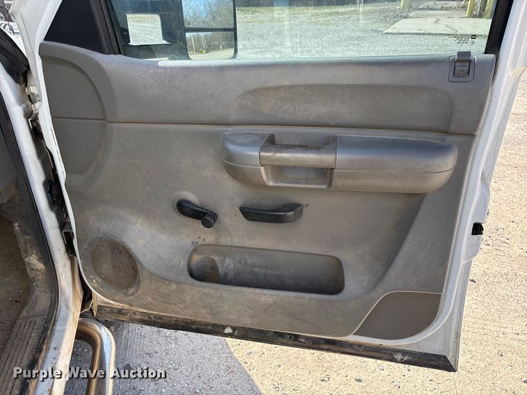 image for item FG0189 2008 Chevrolet Silverado 2500 utility bed pickup truck