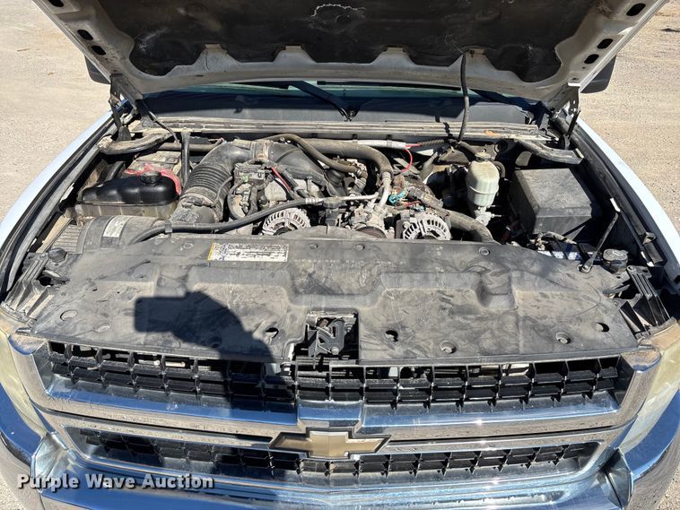 image for item FG0189 2008 Chevrolet Silverado 2500 utility bed pickup truck