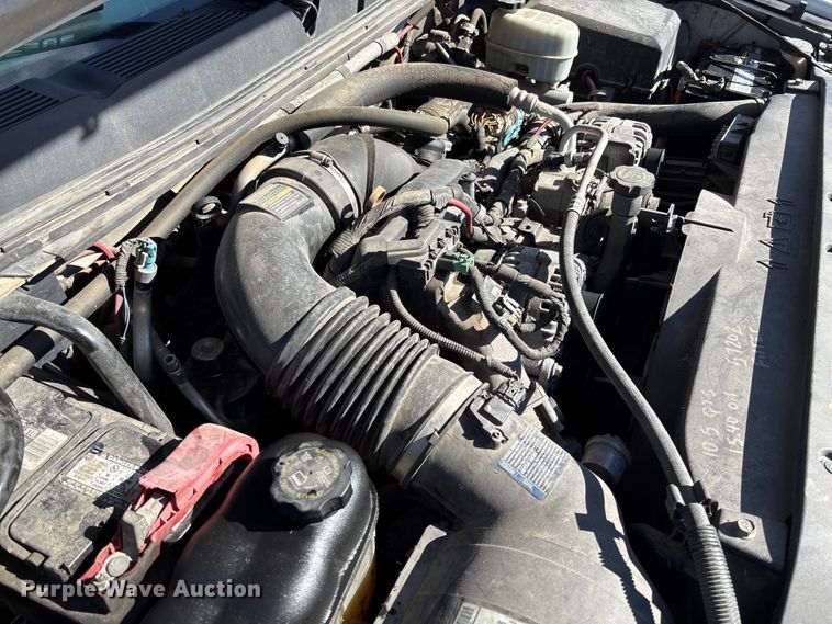 image for item FG0189 2008 Chevrolet Silverado 2500 utility bed pickup truck